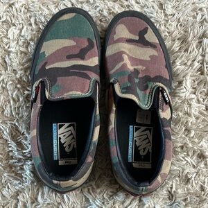 New without box Camo Vans, Women’s 7, Men’s 5.5